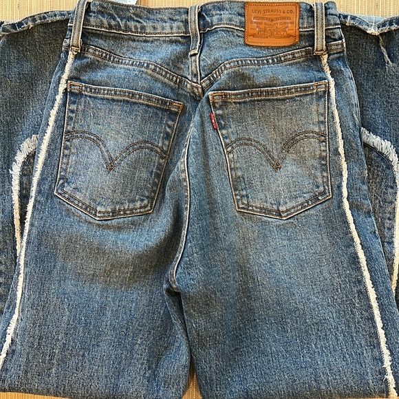 Levi’s - Picture 5 of 6